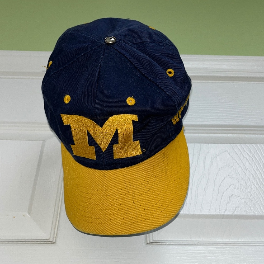 University of Michigan UofM Wolverines, Big M, OS - Picture 6 of 15